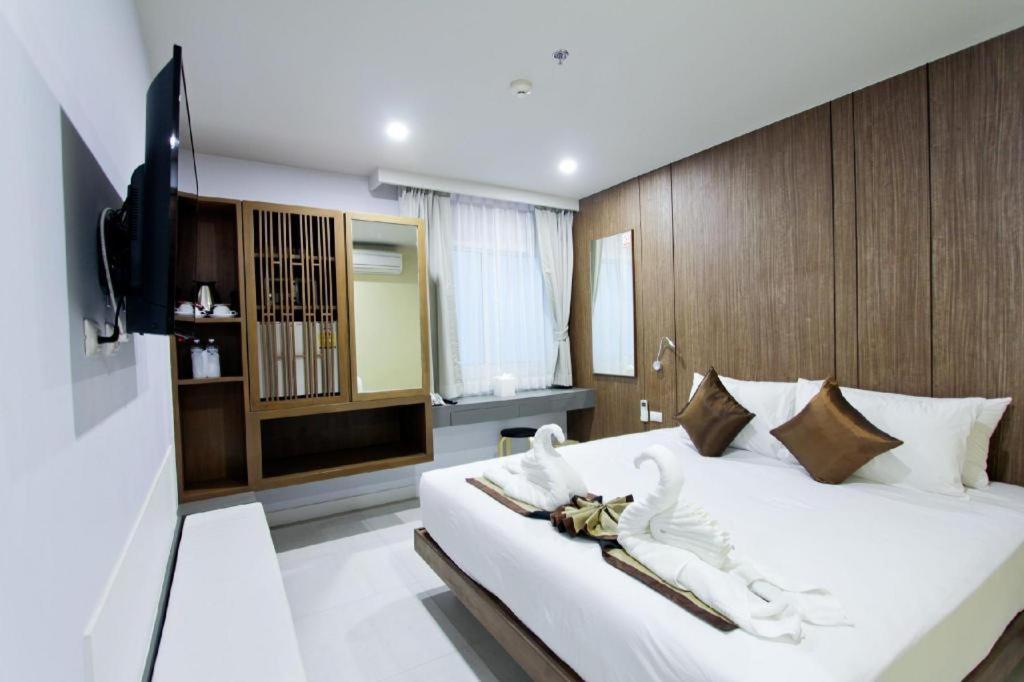 Elegancy Sansabai Hotel Patong Eksteriør billede